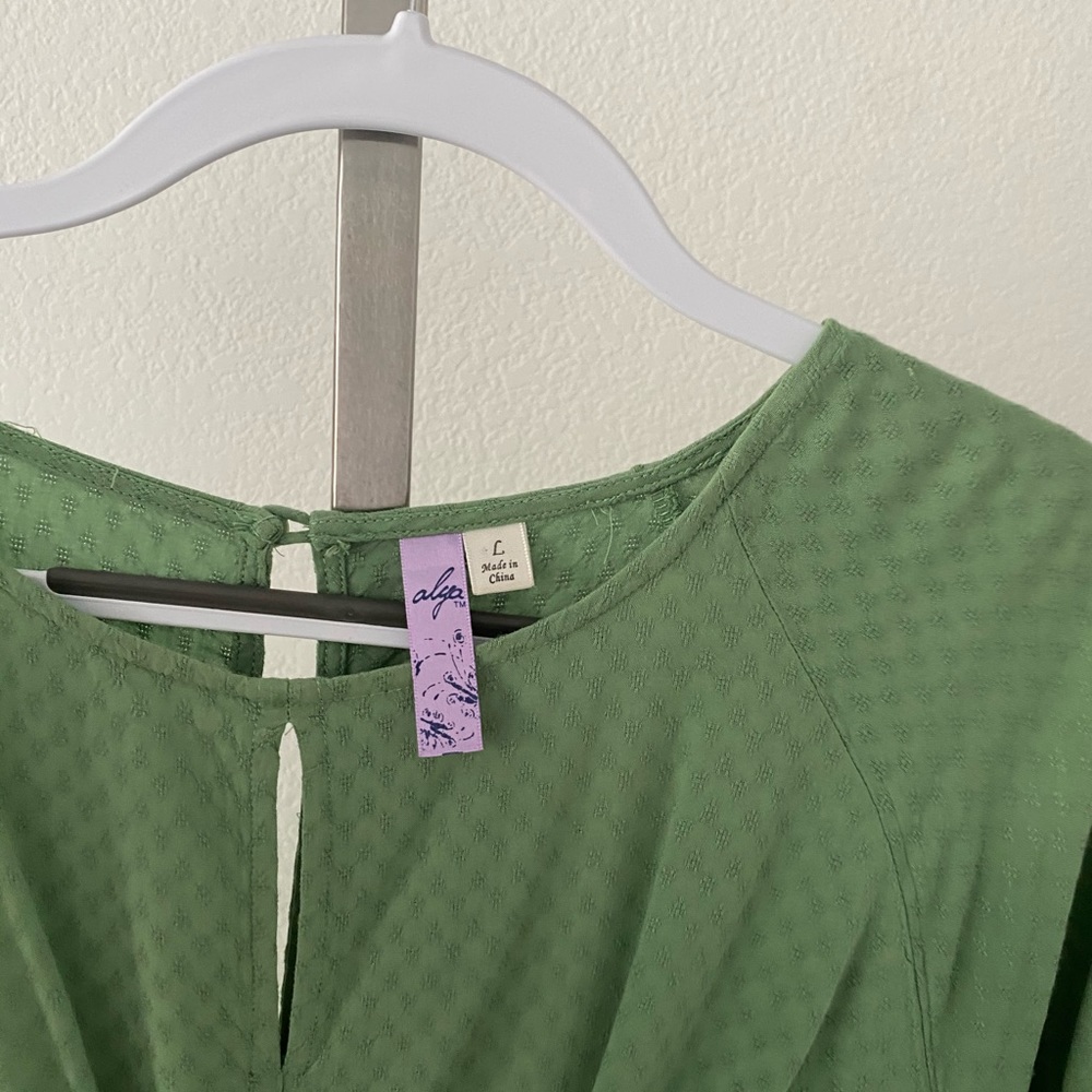 ALYA  green top with front knot - Picture 5 of 8
